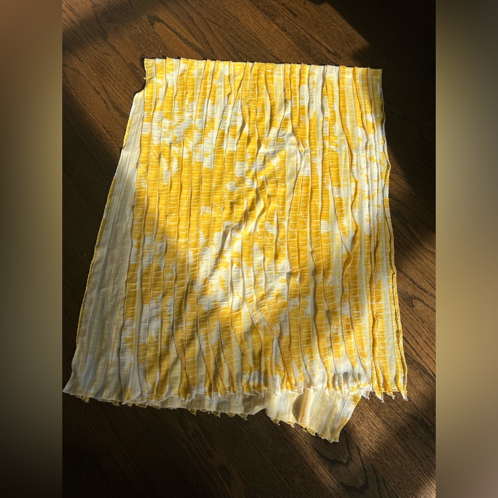 Yellow, long, drape🌼 - Picture 2 of 2